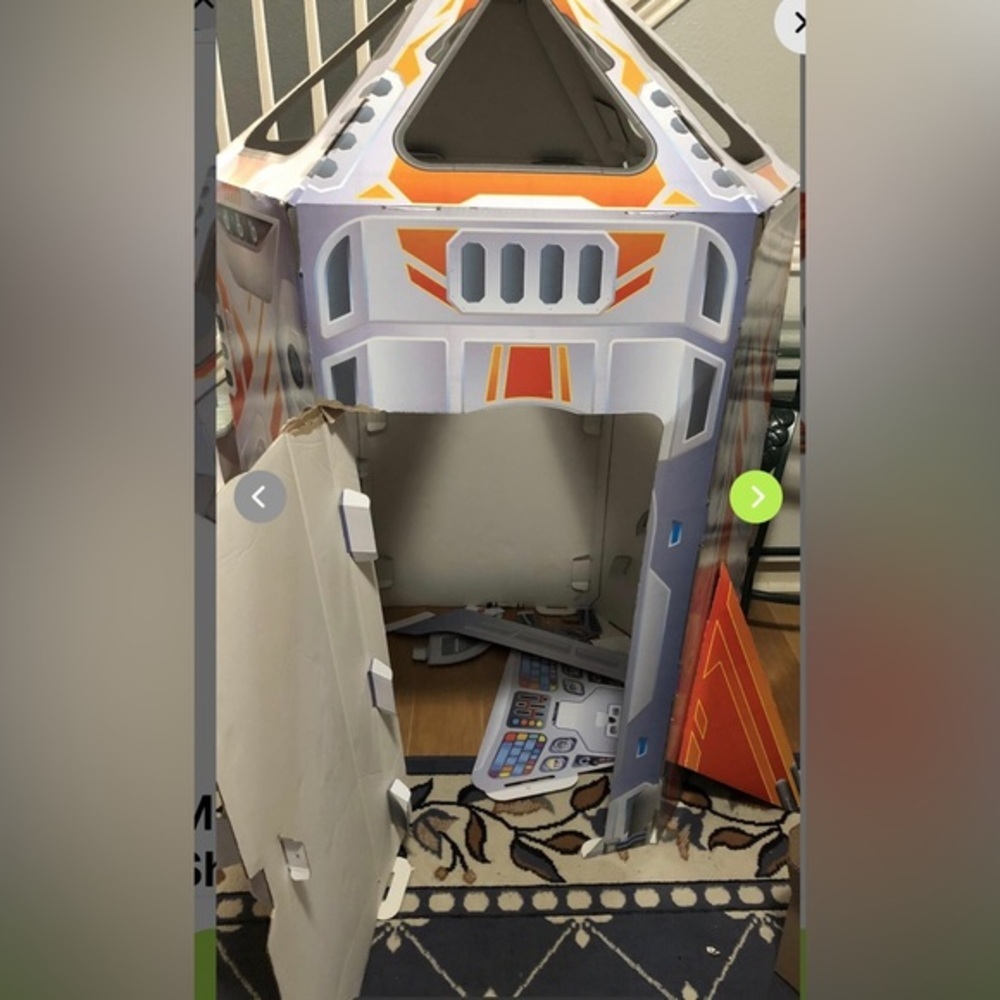 Melissa & Doug Rocket Ship Indoor 4’ tall Corrugated Playhouse - Picture 5 of 8